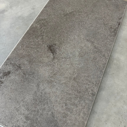 Rigid click PVC tile concrete grey 5,5mm geïntegreerde ondervloer