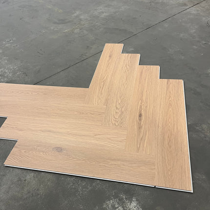 Rigid click PVC visgraat brown 5mm geïntegreerde ondervloer