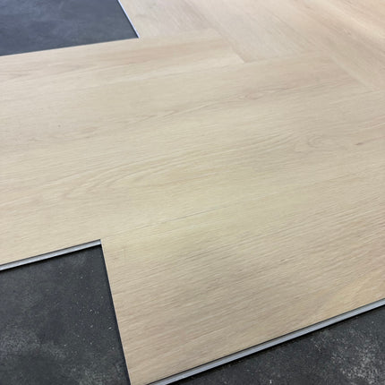 Rigid click PVC visgraat S02 beige 6mm geïntegreerde ondervloer