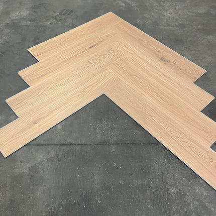 Rigid click PVC visgraat brown 5mm geïntegreerde ondervloer
