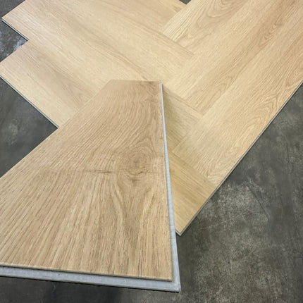 Rigid click PVC visgraat taupe 5,3mm geïntegreerde ondervloer