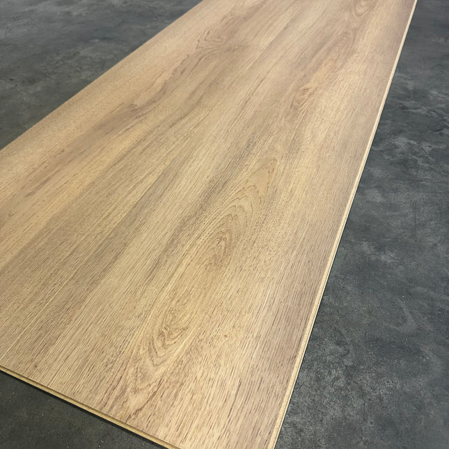 Lot 26m2 laminaat heaven oak breed 8mm