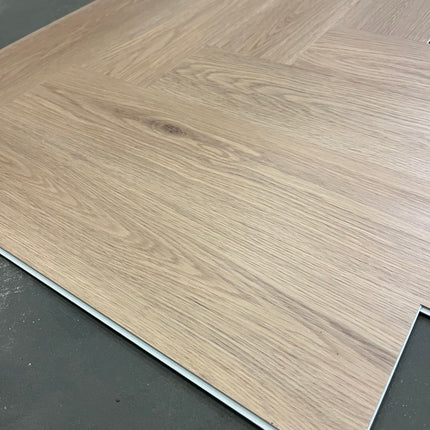 Rigid click PVC visgraat brown 5mm geïntegreerde ondervloer