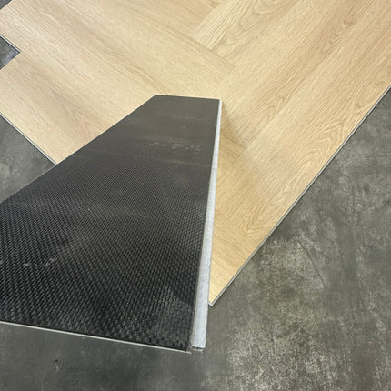 Rigid click PVC visgraat taupe 5,3mm geïntegreerde ondervloer