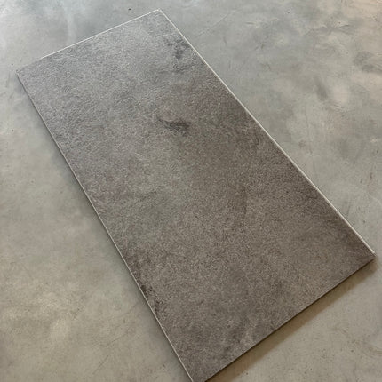 Rigid click PVC tile concrete grey 5,5mm geïntegreerde ondervloer