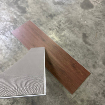 Rigid click PVC walnut 5mm geïntegreerde ondervloer