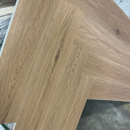 Rigid click PVC visgraat brown 5mm geïntegreerde ondervloer