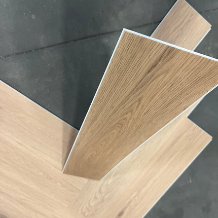 Rigid click PVC visgraat brown 5mm geïntegreerde ondervloer