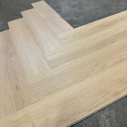 Rigid click PVC visgraat taupe 5,3mm geïntegreerde ondervloer