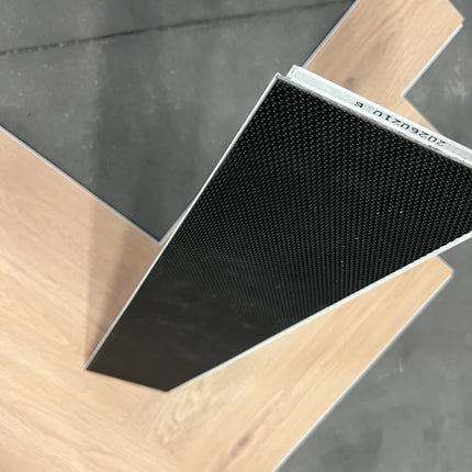 Rigid click PVC visgraat brown 5mm geïntegreerde ondervloer